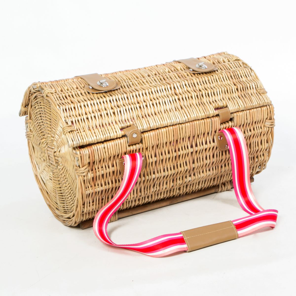 Fiesta 5 person basket with stainless steel cutlery and table cloth