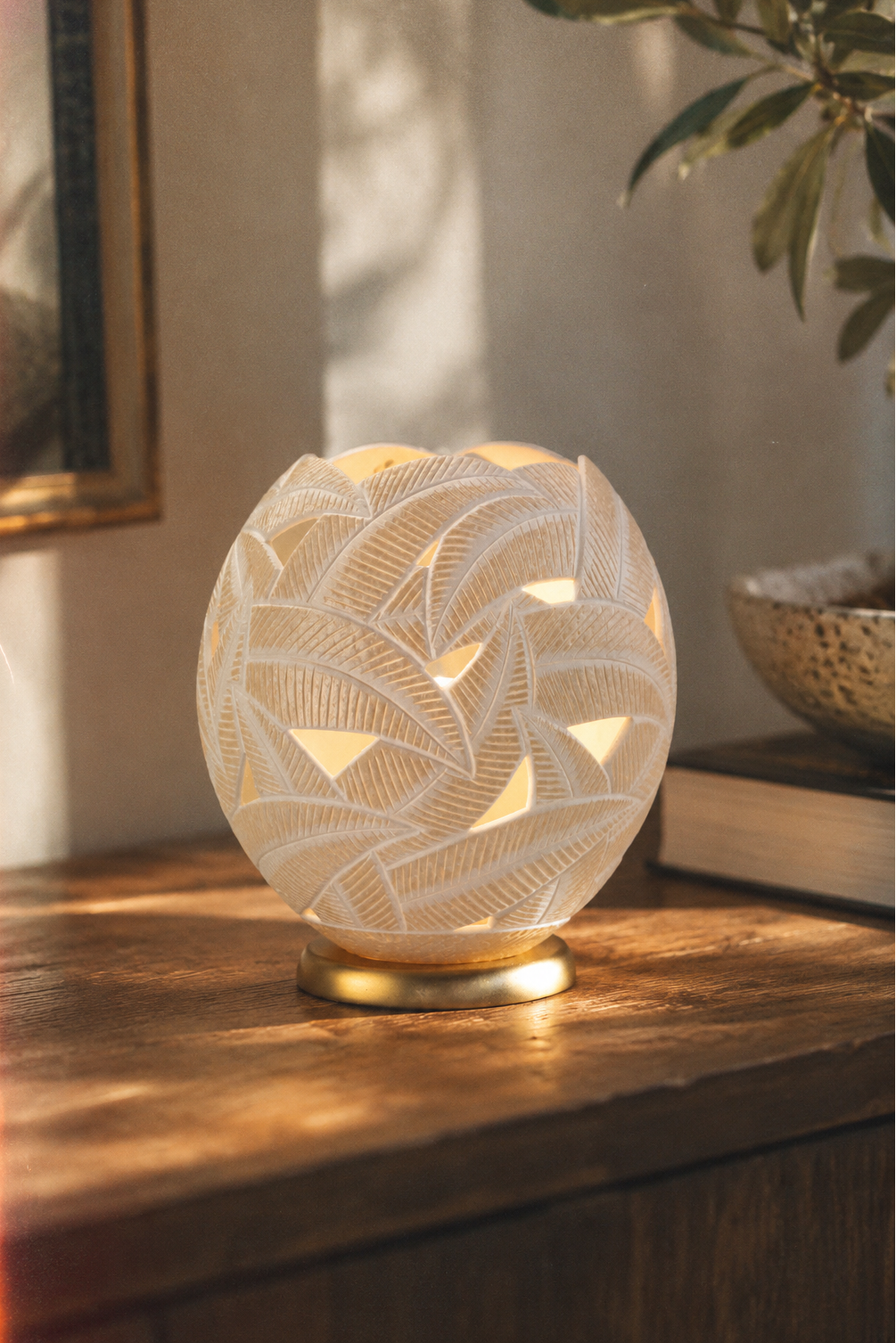 THE LEAVES - Ostrich Eggshell Tealight Holder
