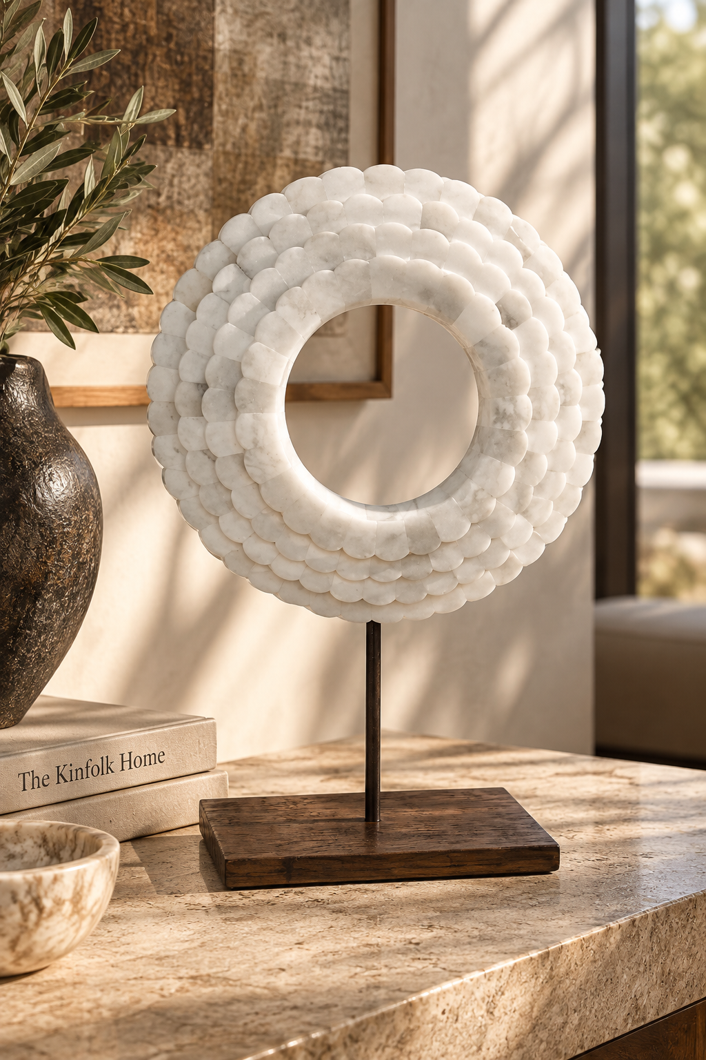 BONE DISK SCALLOPED ON STAND