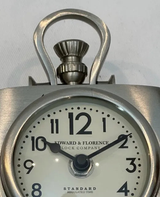 Edward Cube Clock - NetDécor