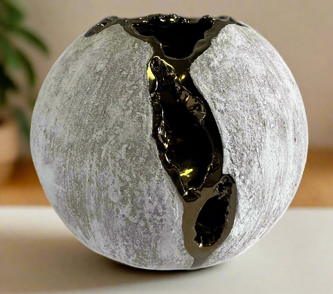 Moon Bronze Medium Cermic Pot