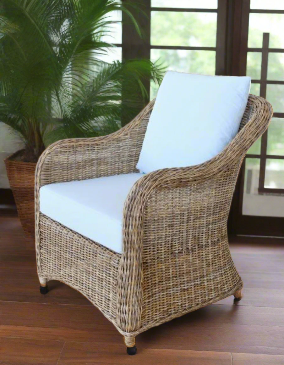 OUTDOOR CHAIR WITH OFF-WHITE CUSHIONS