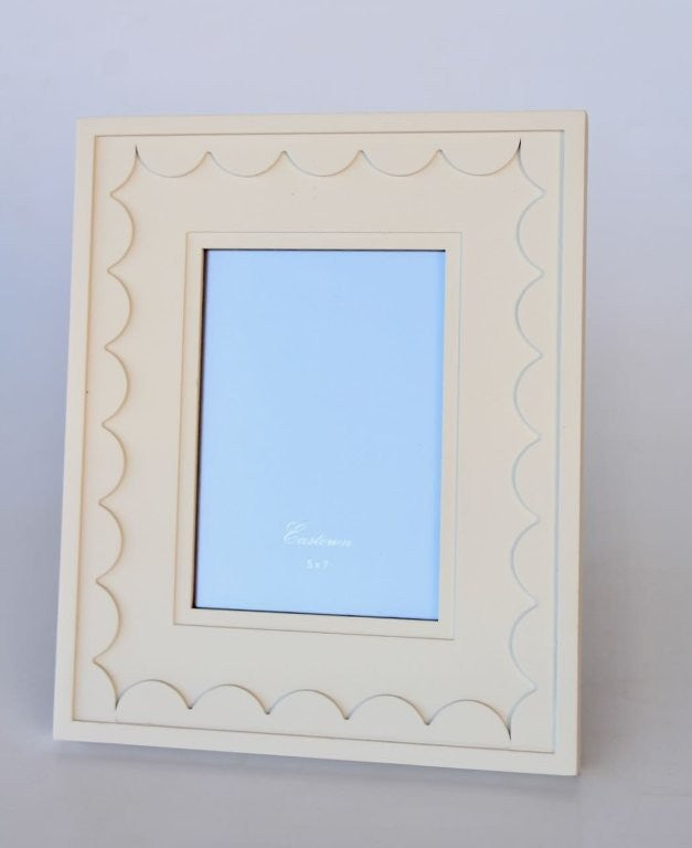 Cream Scallop Wooden Standing Photo Frame