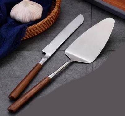 Cake Serving Set in Acacia