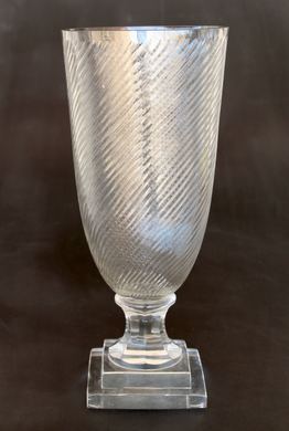 LARGE SWIRL CUT GLASS CANDLE HOLDER - NetDécor 