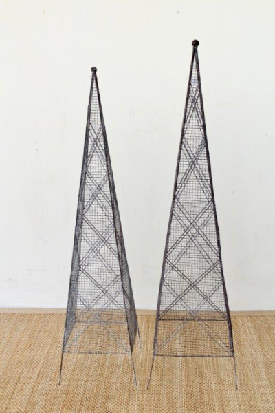 SET OF 2 METAL TRELLIS OBELISKS - NetDécor