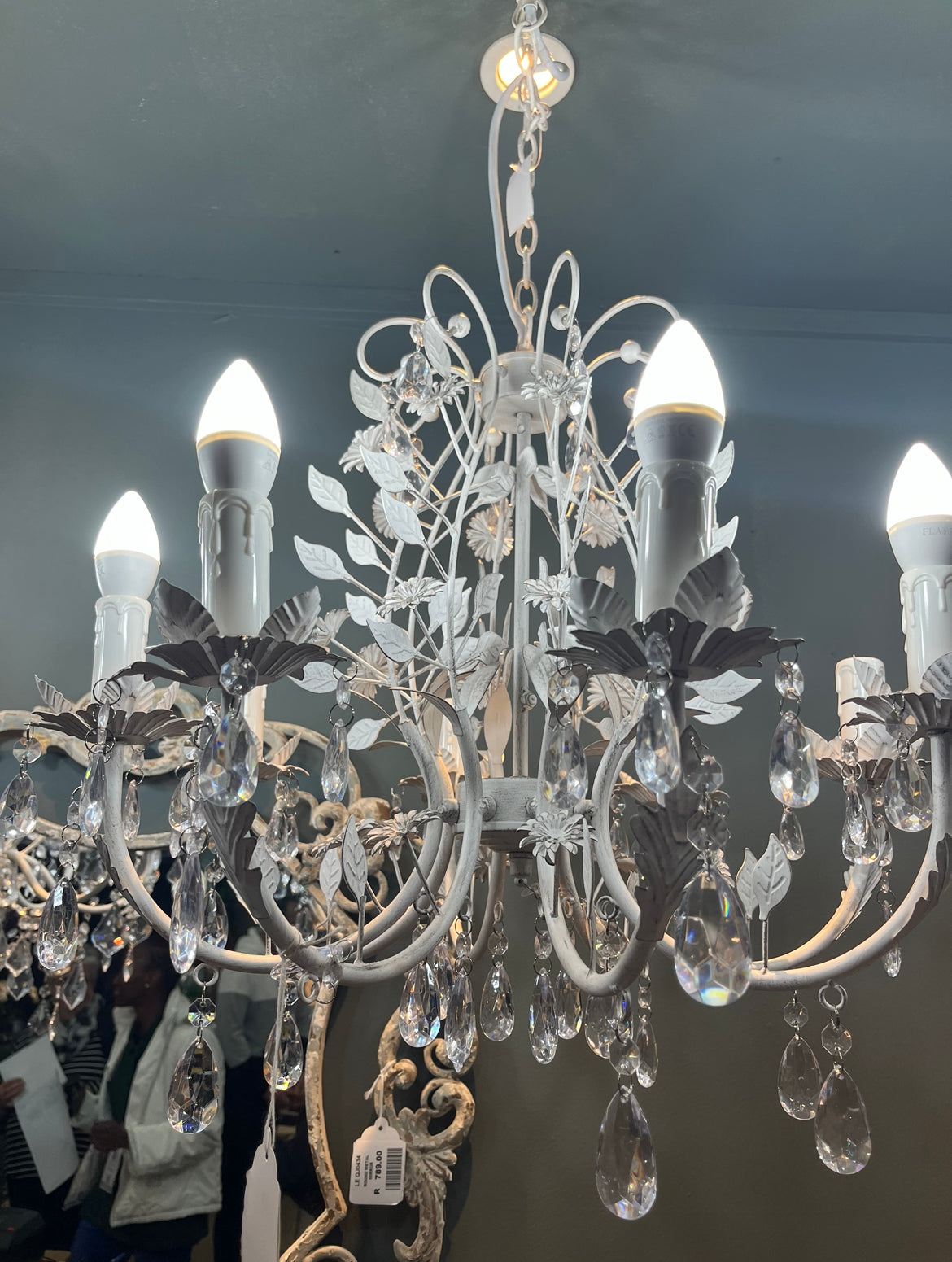 8 Arm Matt White Leaf Chandelier - NetDécor