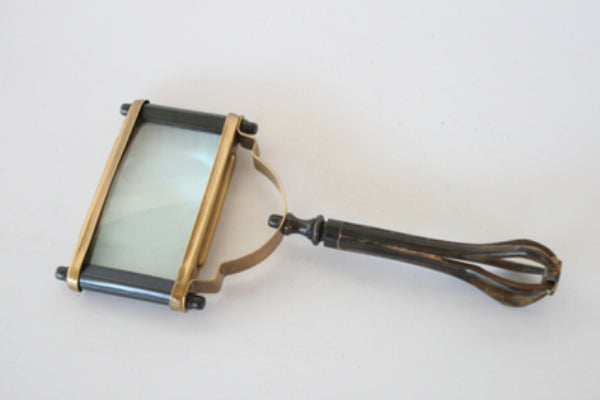 BRASS AND WOOD MAGNIFYING GLASS - NetDécor 