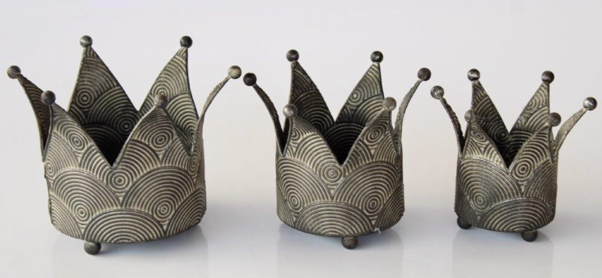 SET OF 3 CROWN METAL PLANTERS - NetDécor