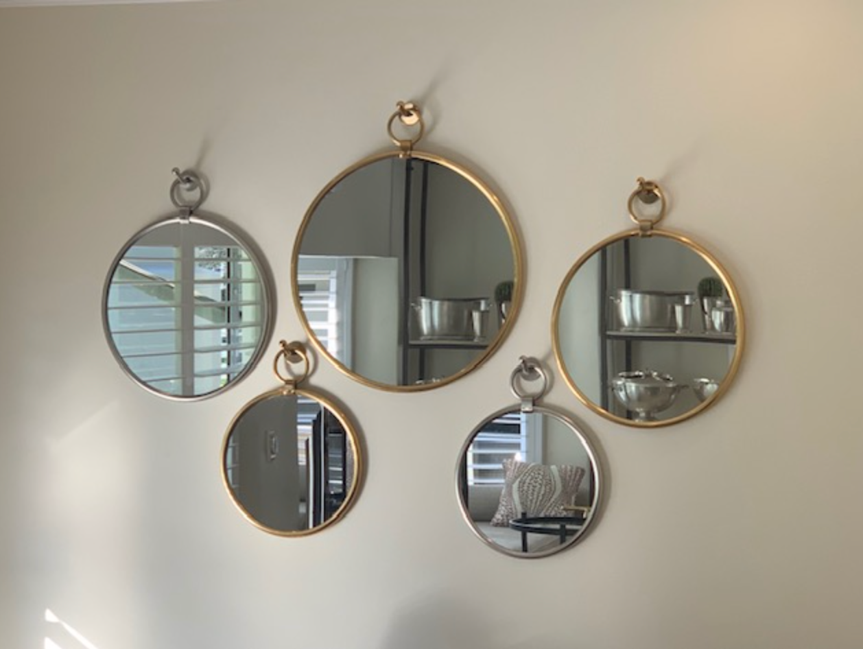 MIRROR ROUND CLASSIC WITH HOOK ANTIQUE BRASS - NetDécor