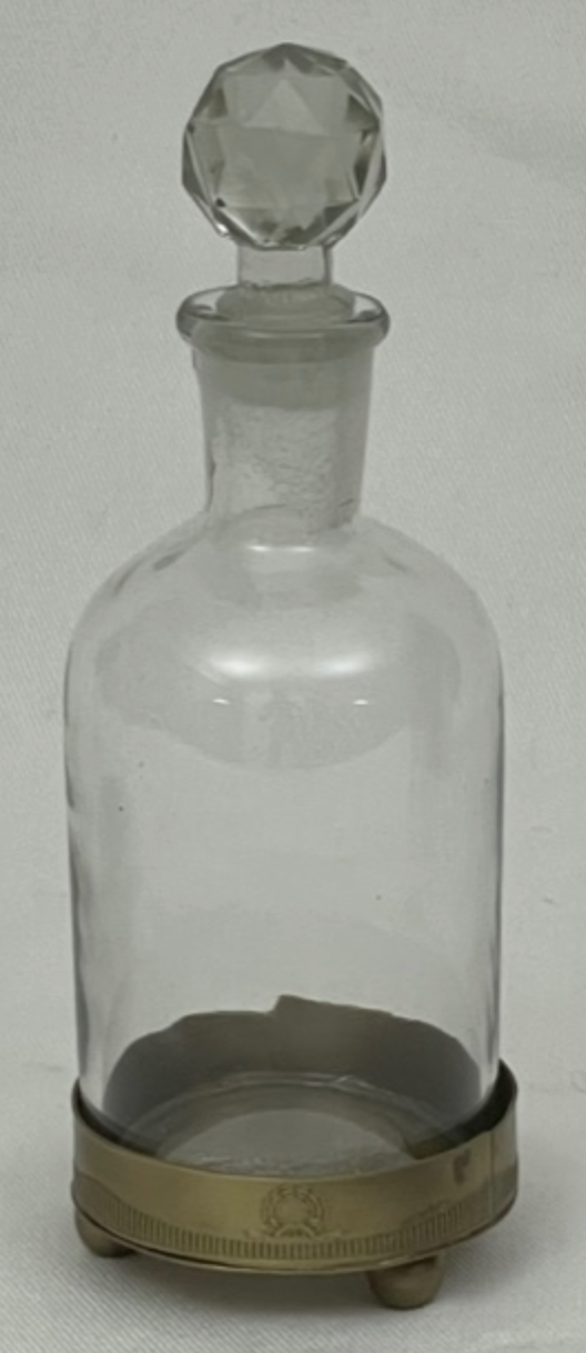 GLASS BOTTLE CLASSIC WITH PEWTER & ANTIQUE BASE - NetDécor
