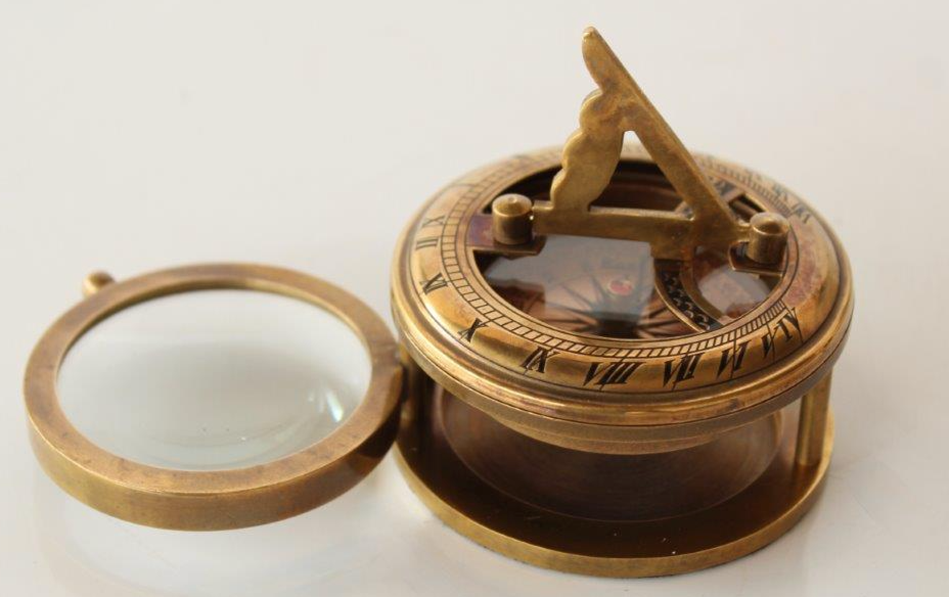 Brass Compass & Sundial - NetDécor
