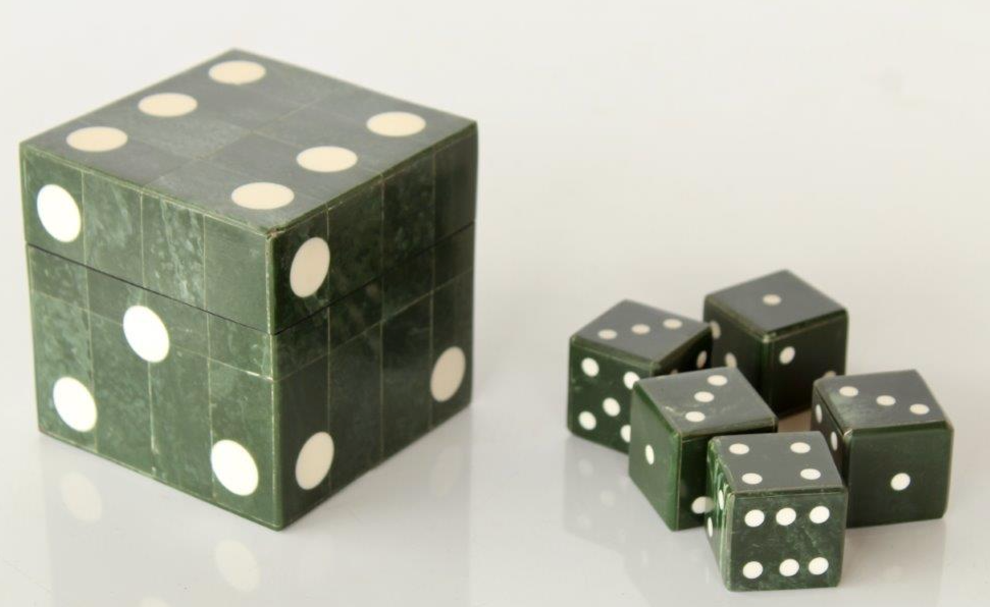 Dice in Green Box - NetDécor