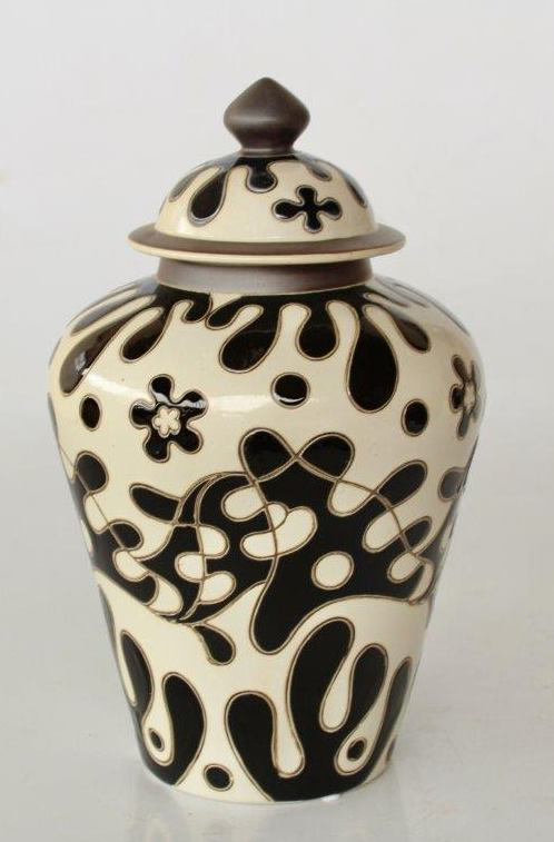 Black and Cream Jar - NetDécor
