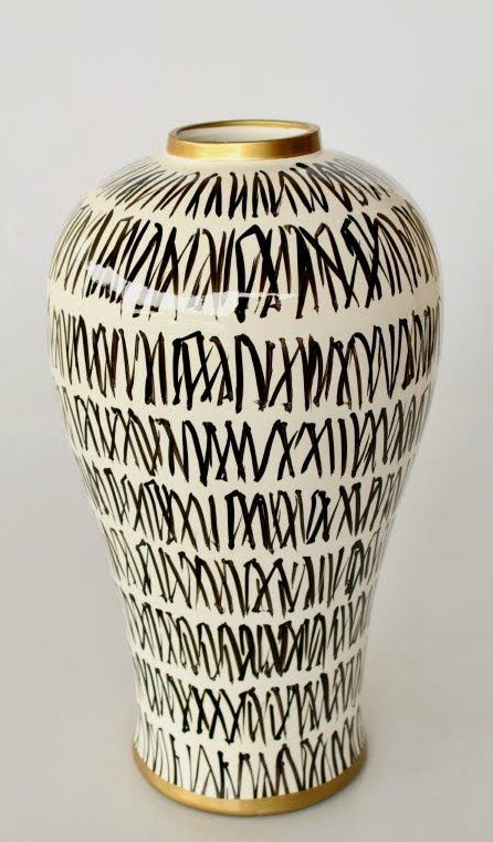 White and Black Design Vase - NetDécor 