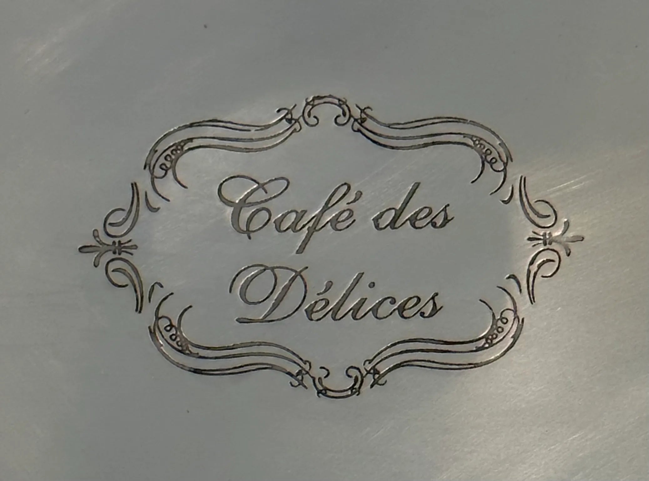 Café Cake Plate