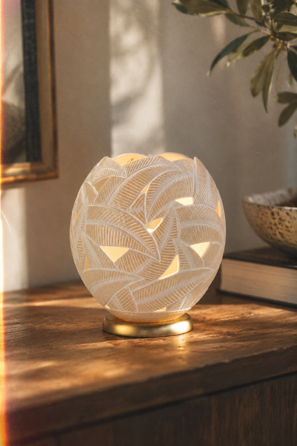 THE LEAVES - Ostrich Eggshell Tealight Holder