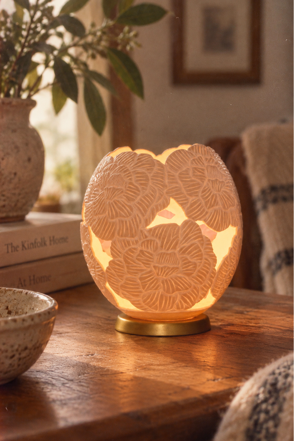 THE BLOOM - Ostrich Eggshell Tealight Holder