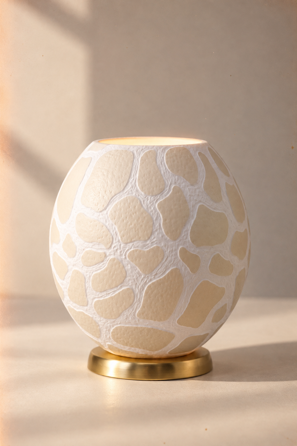 THE BOLD GIRAFFE - Ostrich Eggshell Tealight Holder