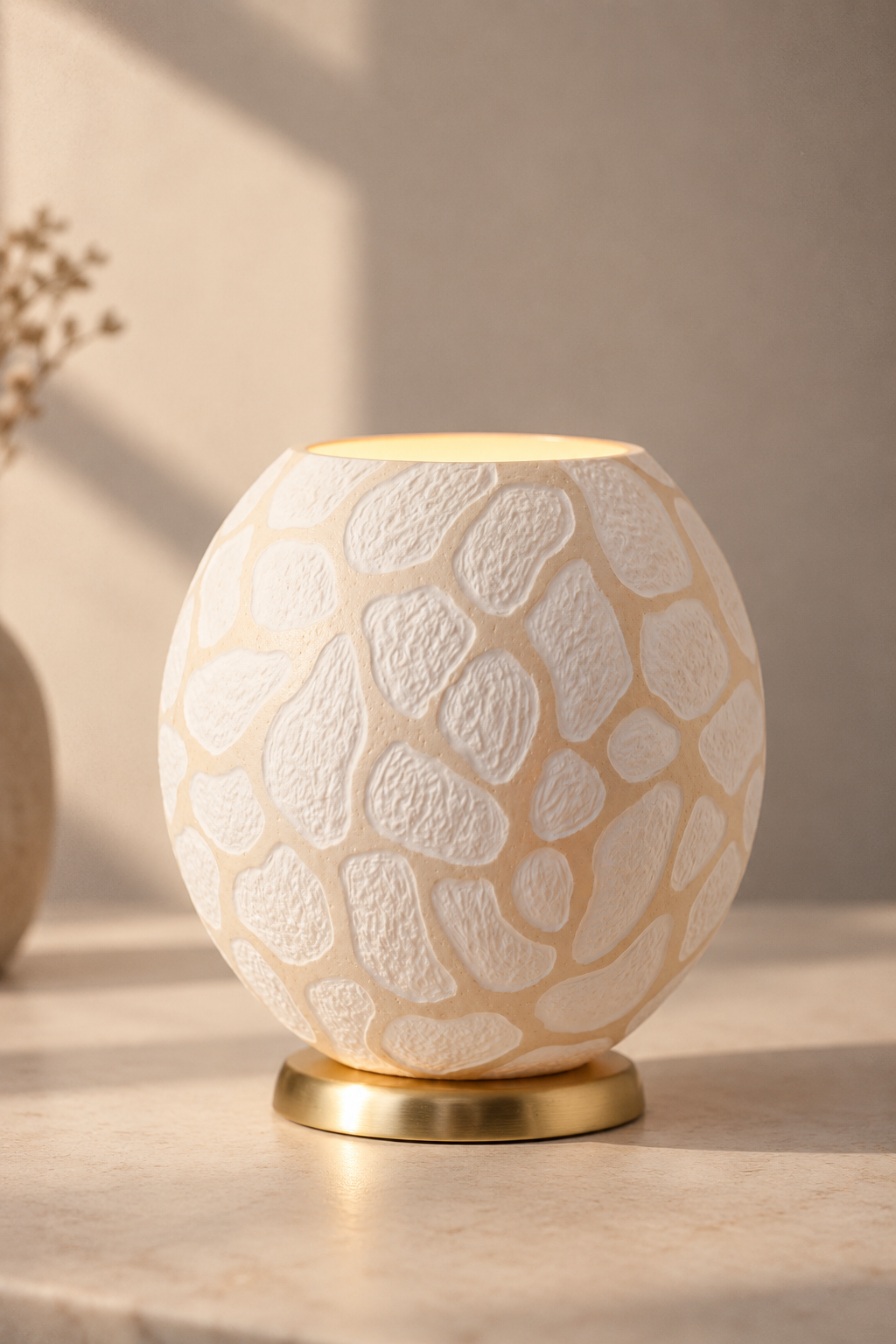 THE FINE GIRAFFE - Ostrich Eggshell Tealight Holder