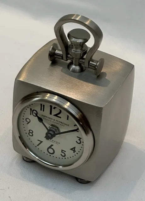 Edward Cube Clock - NetDécor 