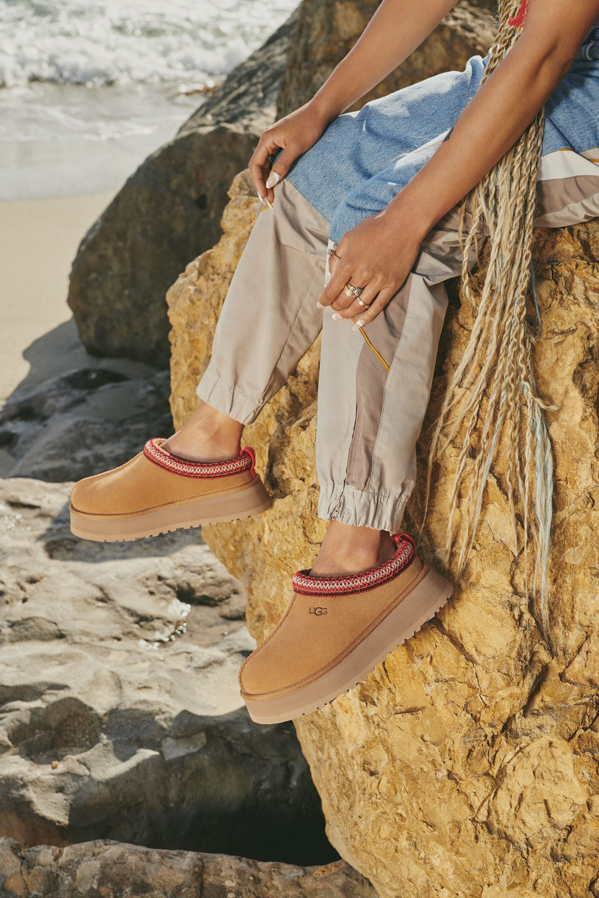 UGG Tazz Platform in Chestnut - NetDécor 