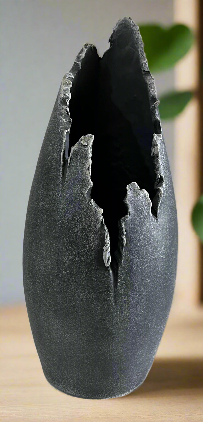 Ragged Bottle Ceramic Pot