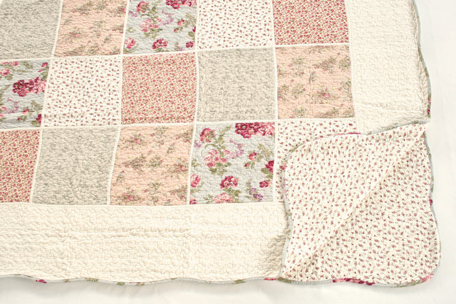 ROSEBUD CREAM BORDER QUILT