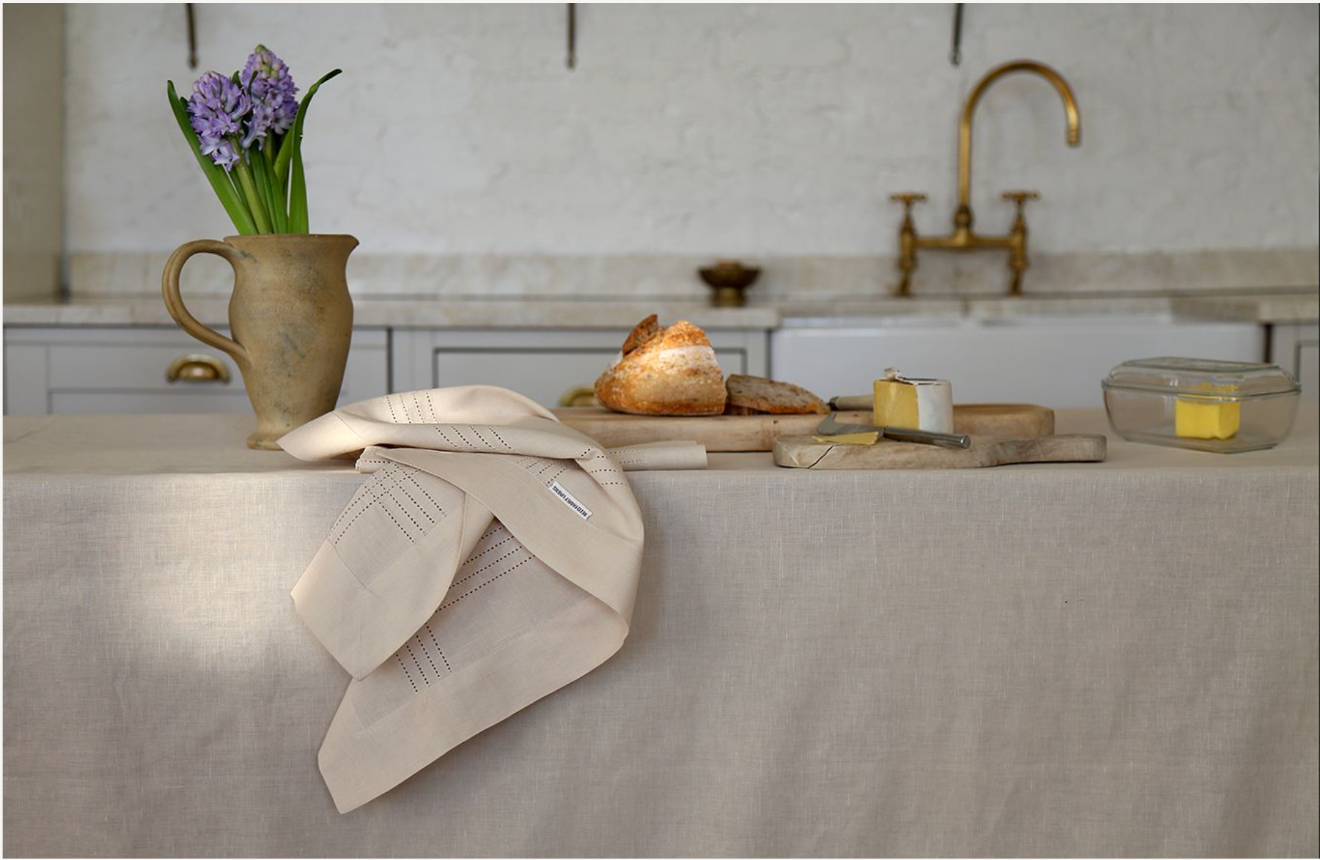 Reed Linen - Anthurium Tablecloth Set