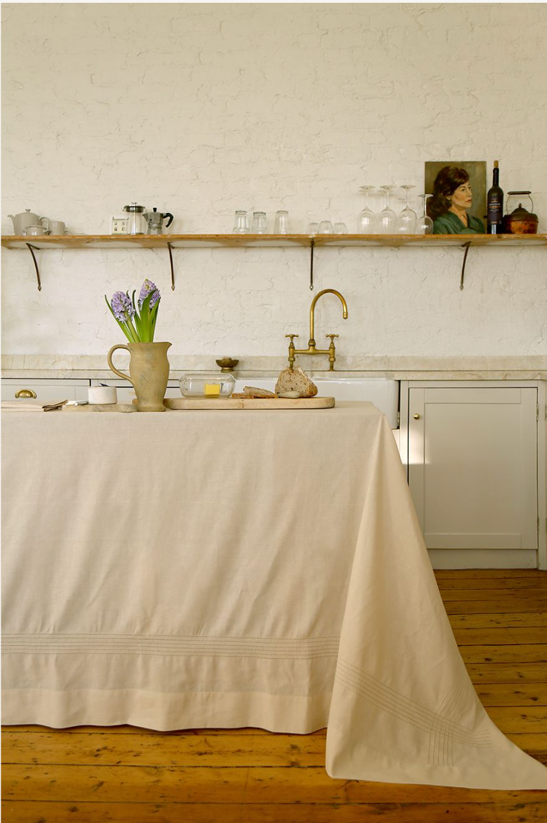 Reed Linen - Anthurium Tablecloth Set