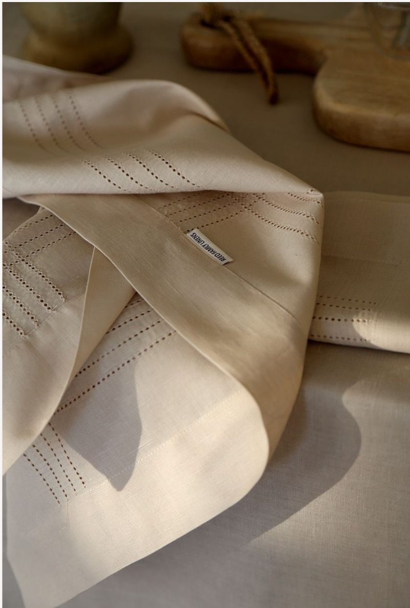 Reed Linen - Anthurium Tablecloth Set