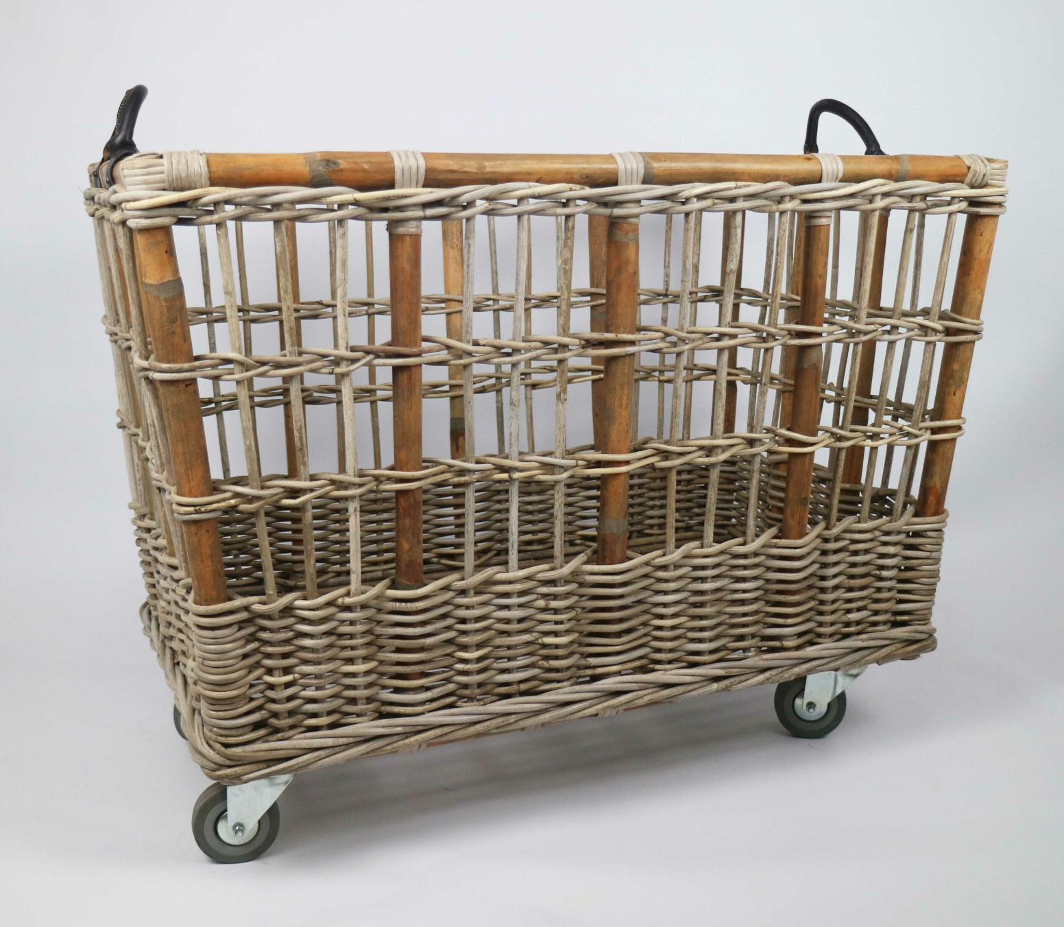 RATTAN THICK LAUNDRY TROLLEY ON WHEELS