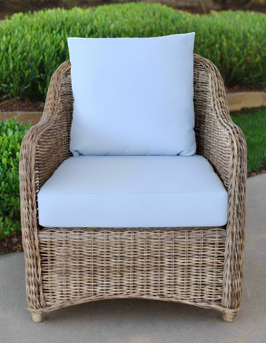 OUTDOOR CHAIR WITH OFF-WHITE CUSHIONS