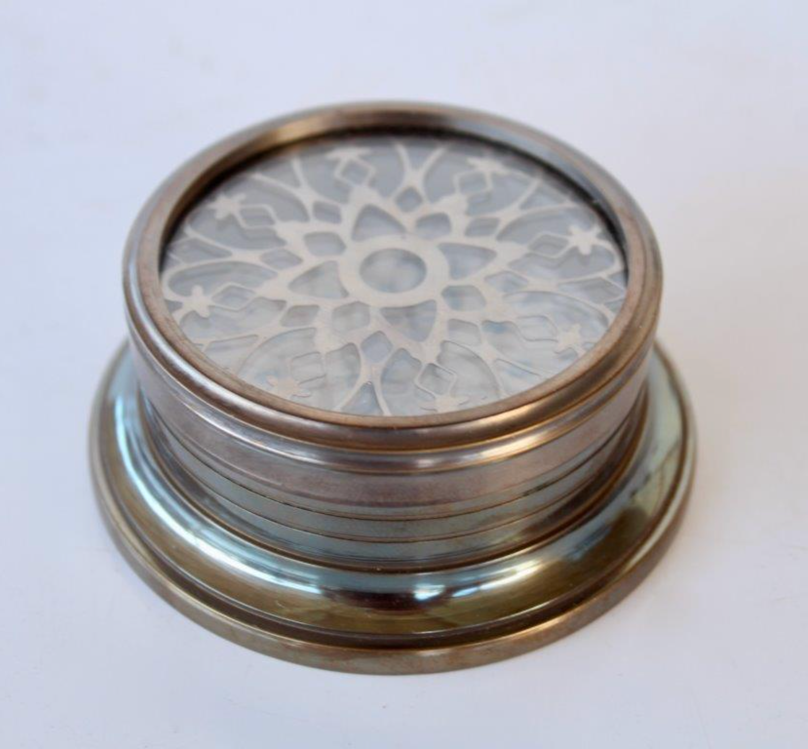 COMPASS WITH GLASS LID