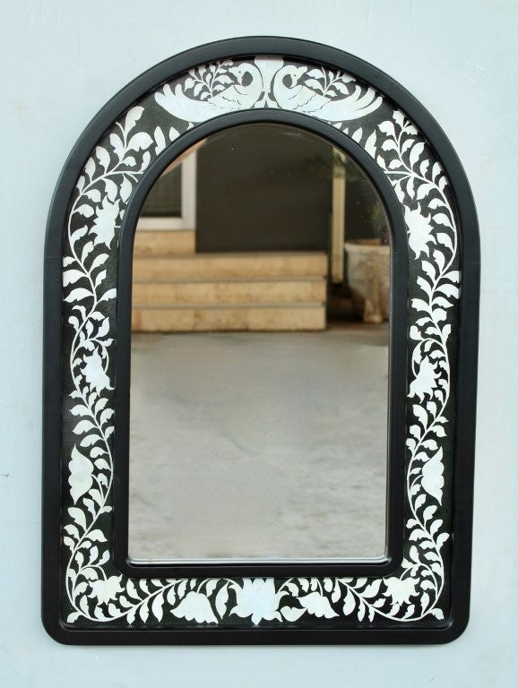 WOODEN BLACK & WHITE ARCH MIRROR  77X55CM