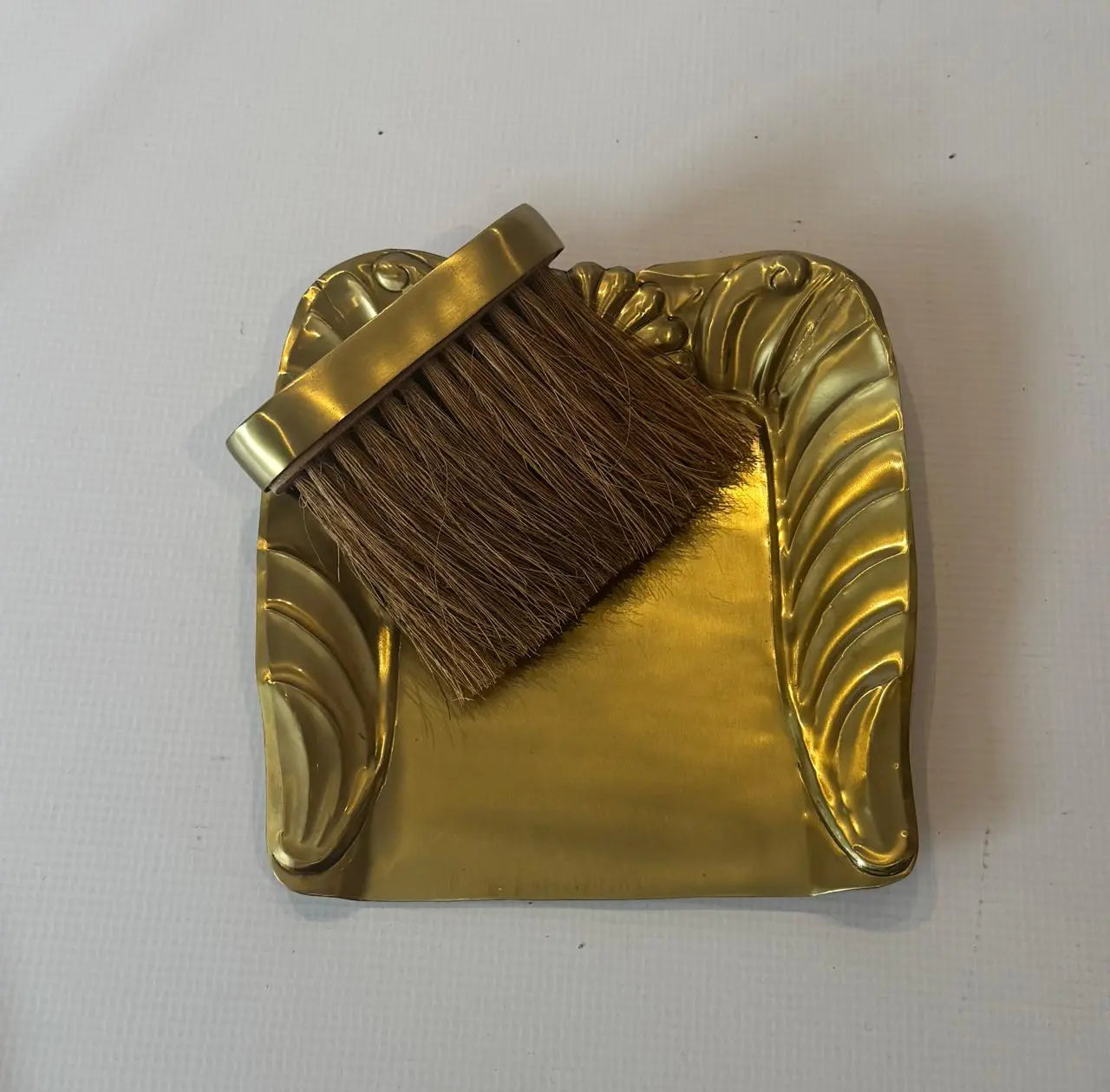 DUST PAN KINGS A/BRASS