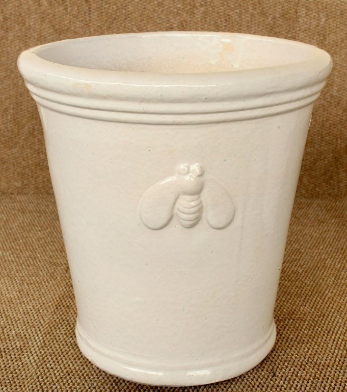 WHITE BEE POT