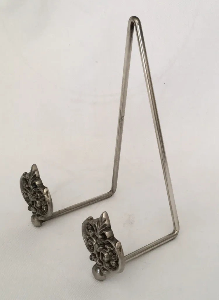 Easel Pewter Medium
