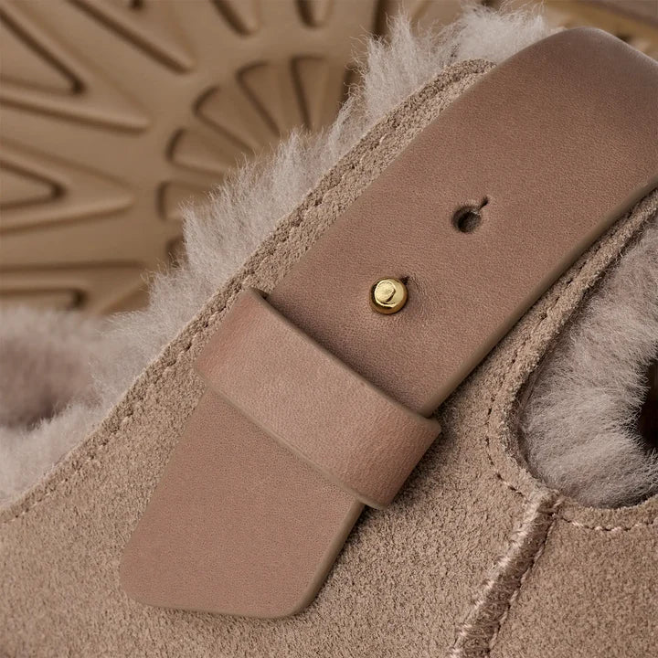 UGG GREENPORT STRAP SLIDE -  Caribou