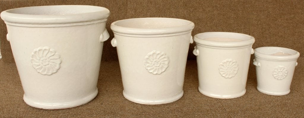 WHITE FLOWER POT