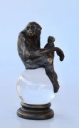 MONKEY ON GLASS BALL - NetDécor 