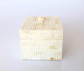 SQUARE BONE RIDGED BOX WITH KNOB - NetDécor 