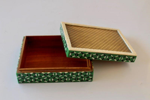 BRASS & GREEN HEXAGONAL BOX WITH LID - NetDécor 