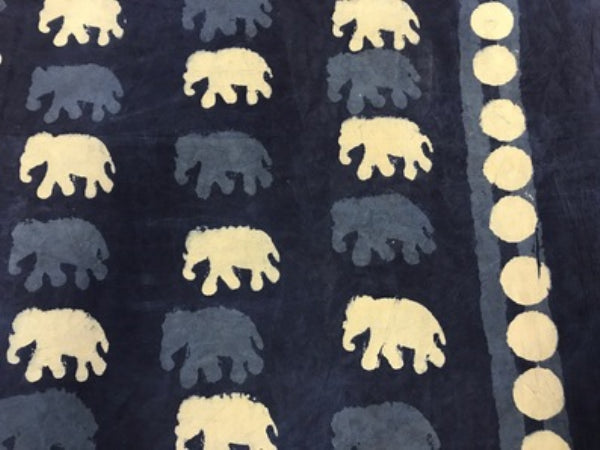 3.5m NAVY & WHTE ELEPHANTS TABLE CLOTH - NetDécor 