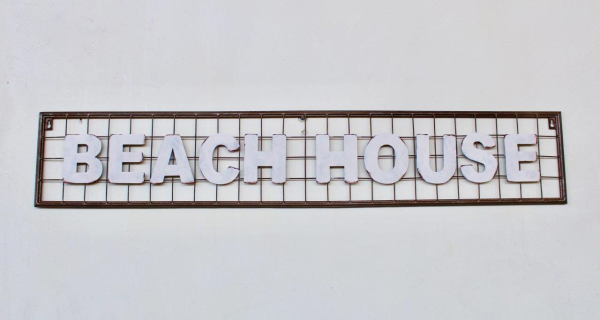 METAL 'BEACH HOUSE' SIGN - NetDécor 