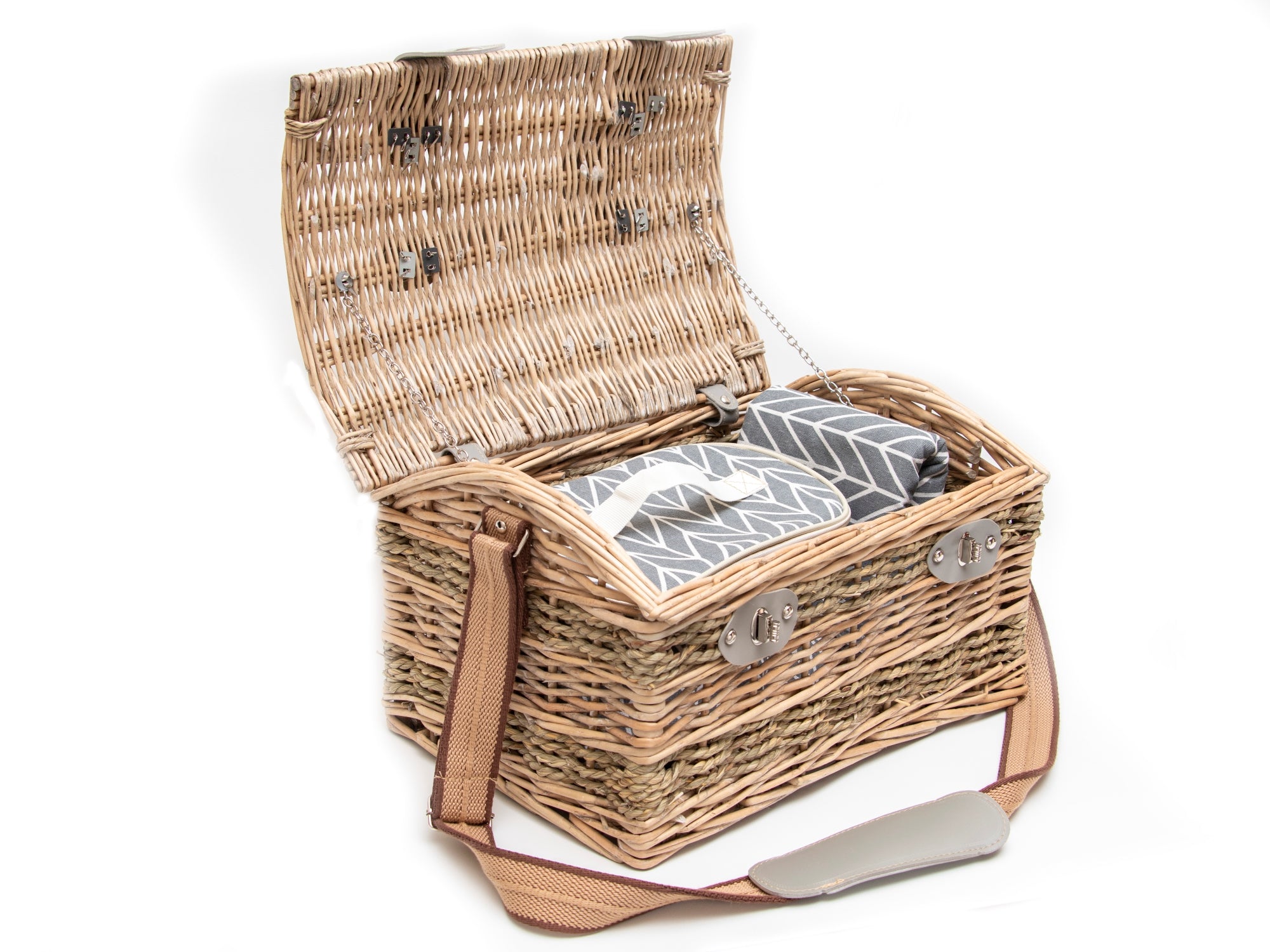 Classic Picnic Basket - NetDécor 
