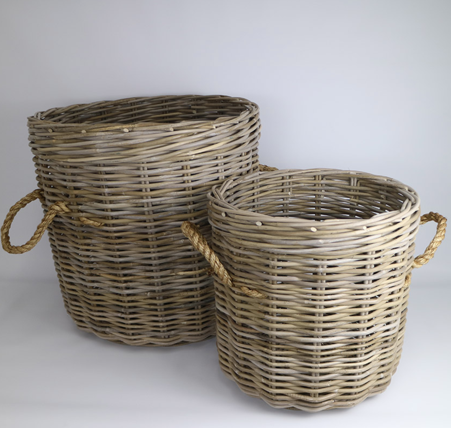 Giant Barrel Planters Round W Rope Handle Set of 2 - NetDécor 