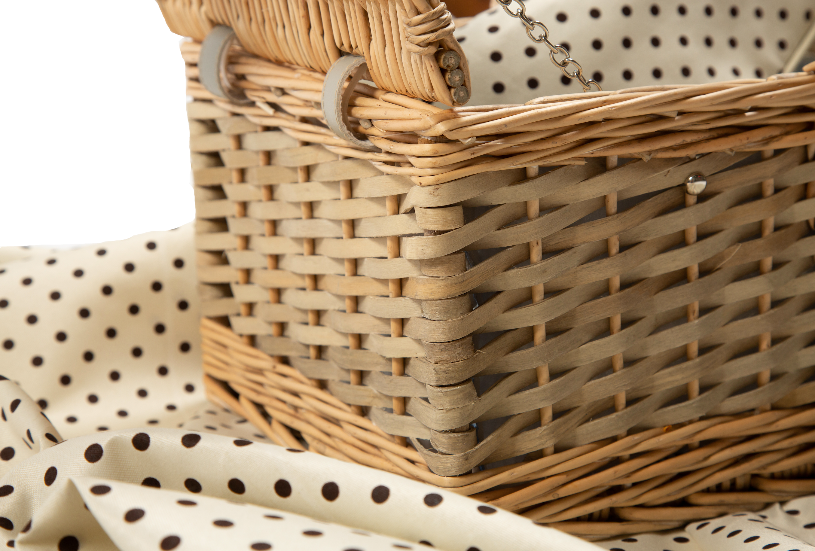 Polka Basket with Picnic Table Cloth for 4 people - NetDécor 