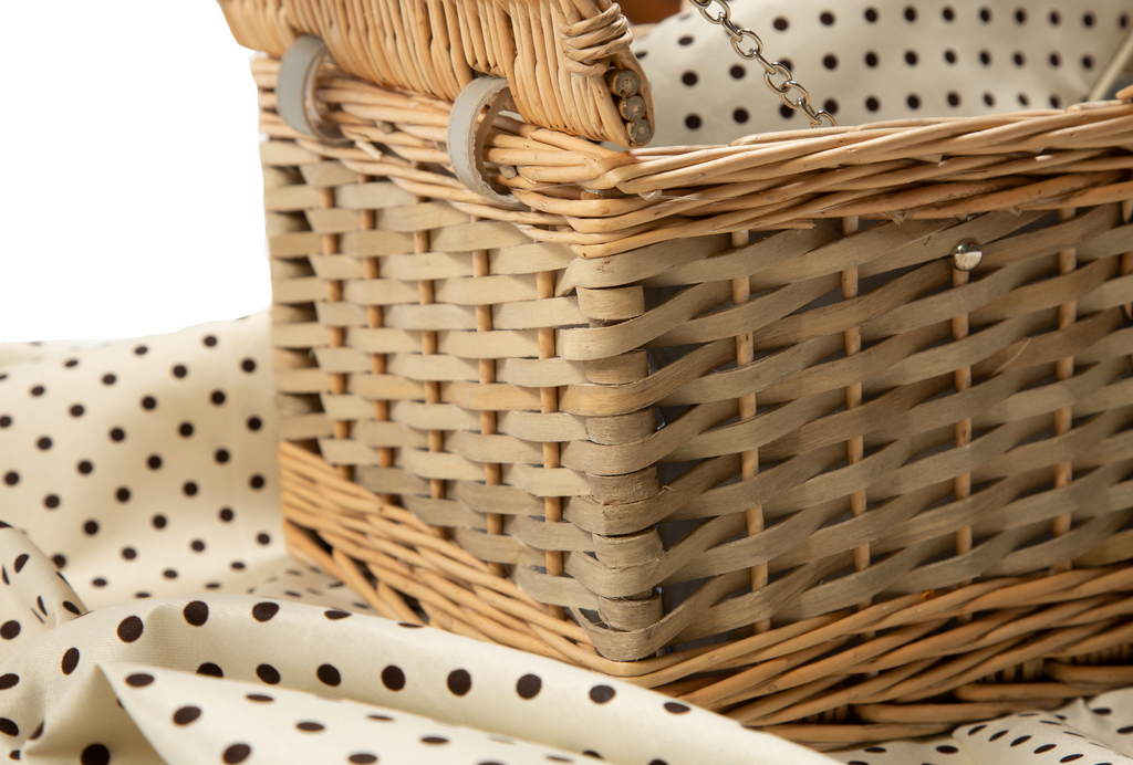 Polka Basket with Picnic Table Cloth for 4 people - NetDécor 