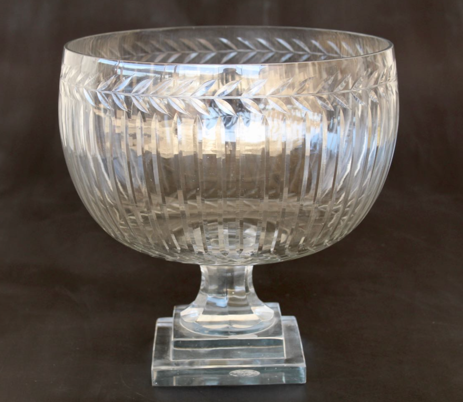 Large Leaf Cut Glass Bowl - NetDécor 